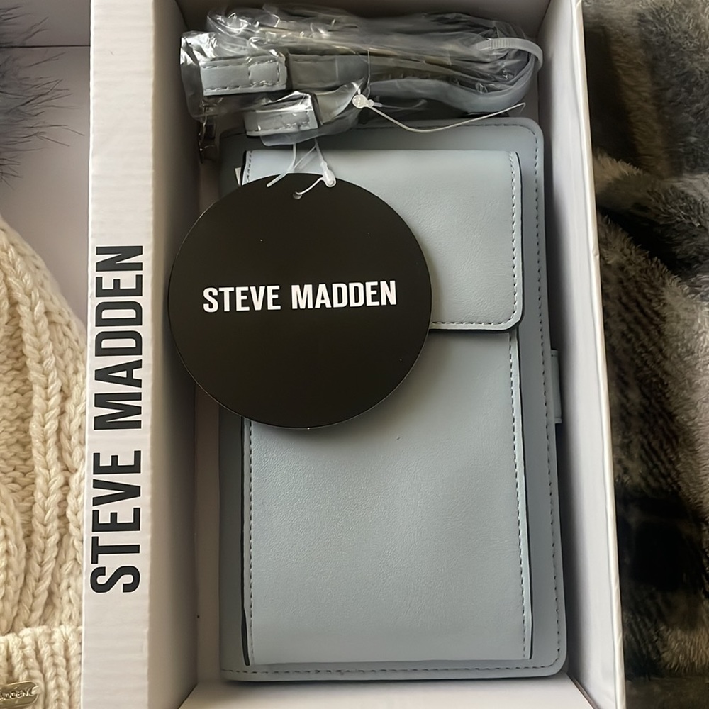 Steve Madden Gift Set - Picture 3 of 4